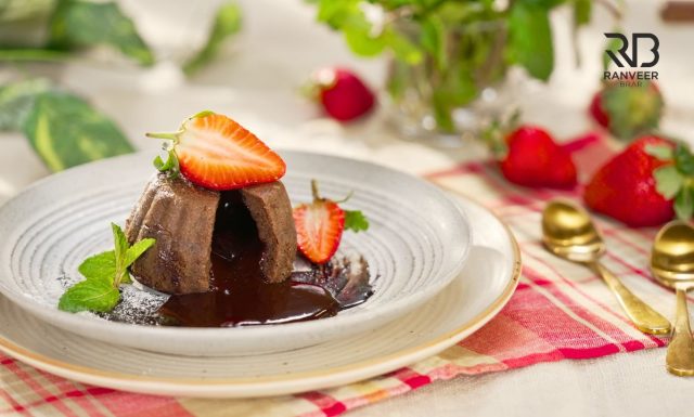 Eggless Choco Lava Cake चोको लावा केक बिना अंडा या ओवन easy Lava Cake No Oven Recipe - Ranveer Brar