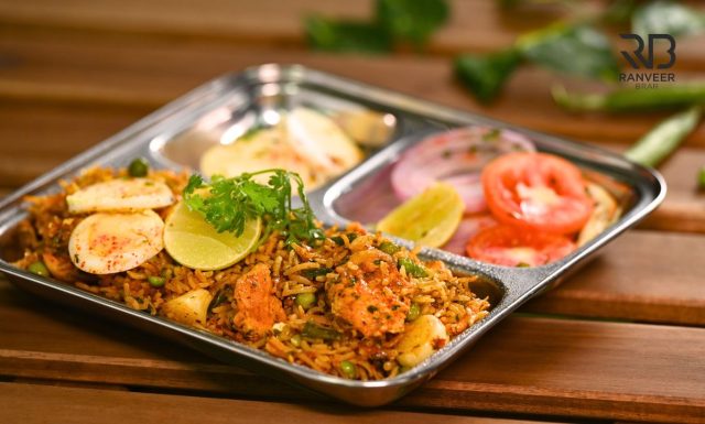 Lucknow style Chicken Tawa Pulao बाजार जैसा तवा चिकन पुलाओ Chicken Pulao Recipe - Ranveer Brar Lucknow style Chicken Tawa Pulao बाजार जैसा तवा चिकन पुलाओ Chicken Pulao Recipe - Ranveer Brar