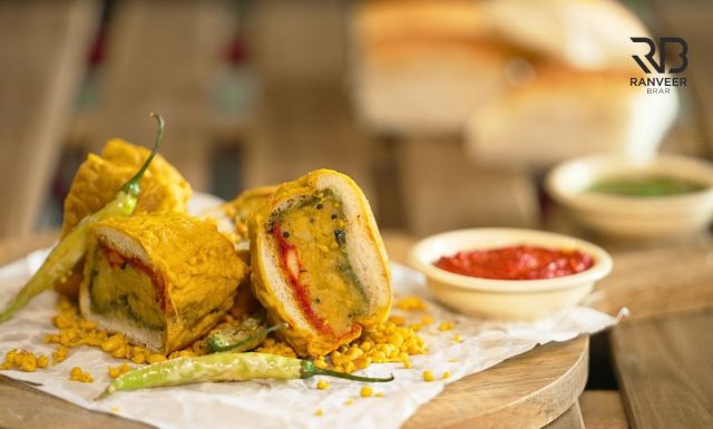 Trending Ulta Vada Pav मशहूर उल्टा वडा पाव रेसिपी Vada Pav Aloo & Chutney Recipe - Ranveer Brar Trending Ulta Vada Pav मशहूर उल्टा वडा पाव रेसिपी Vada Pav Aloo & Chutney Recipe - Ranveer Brar