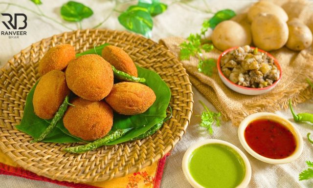 Lucknowi Khasta Kachori हमाए लखनऊ की ख़स्ता कचोरी Quick Bread Kachori Recipe - Ranveer Brar Lucknowi Khasta Kachori हमाए लखनऊ की ख़स्ता कचोरी Quick Bread Kachori Recipe - Ranveer Brar