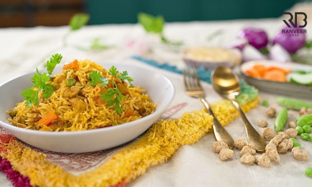 Chunky Soya Pulao सोया वडी का मसालेदार पुलाव Achaari Raita bonus Recipe - Ranveer Brar Chunky Soya Pulao सोया वडी का मसालेदार पुलाव Achaari Raita bonus Recipe - Ranveer Brar