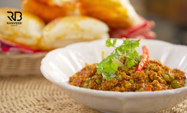 Paneer Keema Pav ऐसा मज़ेदार पनीर कीमा बनाया है आपने? रसेदार पनीर keema मसाला Recipe - Ranveer Brar