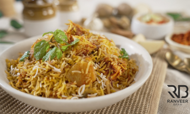 आलू पनीर बिरयानी | Aloo Paneer Biryani Recipe Recipe - Ranveer Brar आलू पनीर बिरयानी | Aloo Paneer Biryani Recipe Recipe - Ranveer Brar